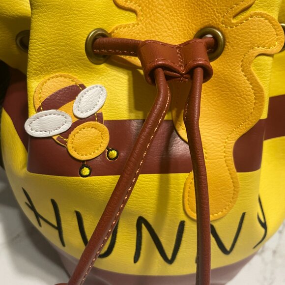 🍯 NWT Loungefly Winnie the Pooh Honey Pot Drawstring Crossbody Purse - Picture 7 of 8